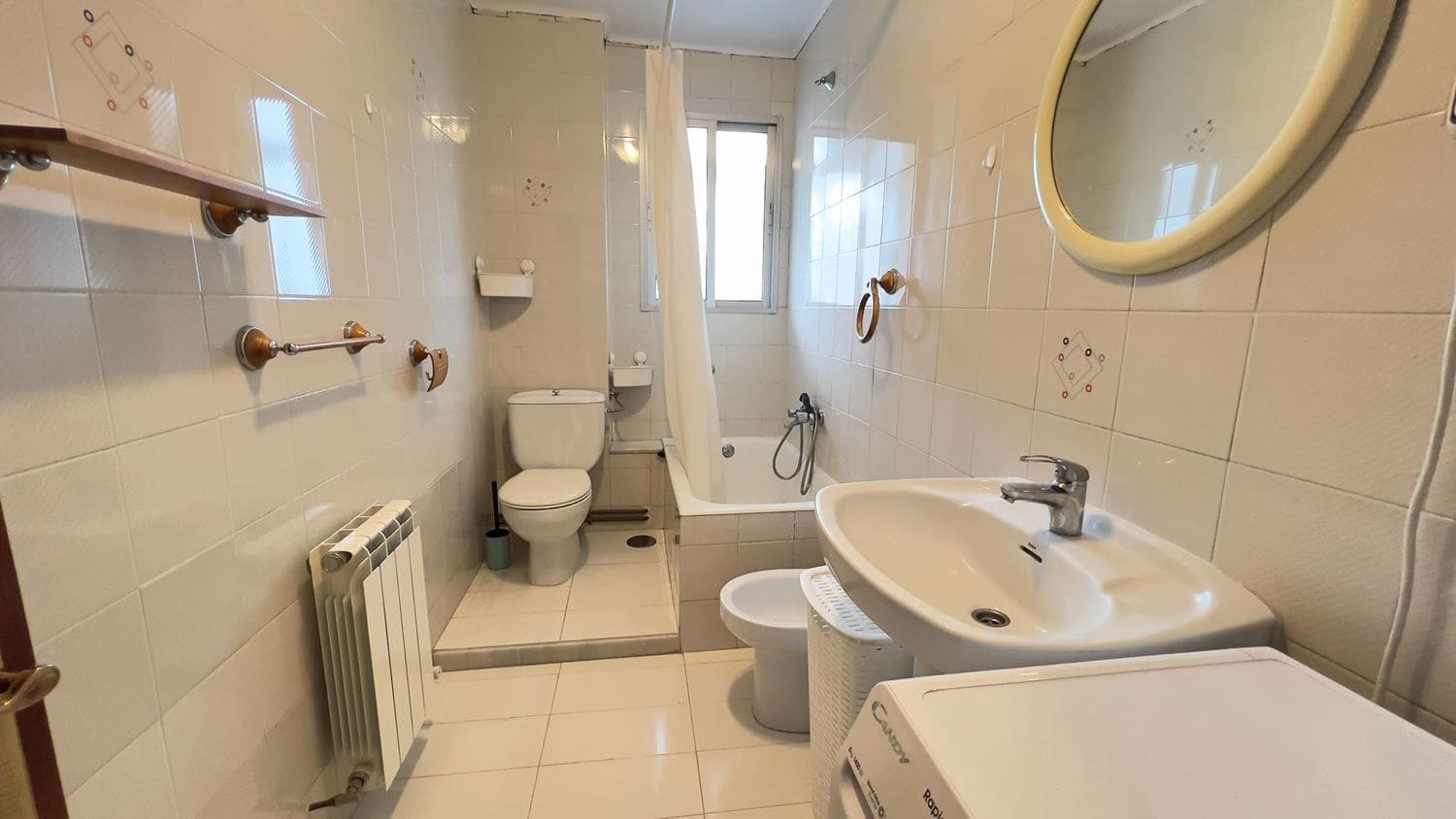 4 bedroom Apartment for sale in Aviles with garage - € 95,000 (Ref: 9419149)