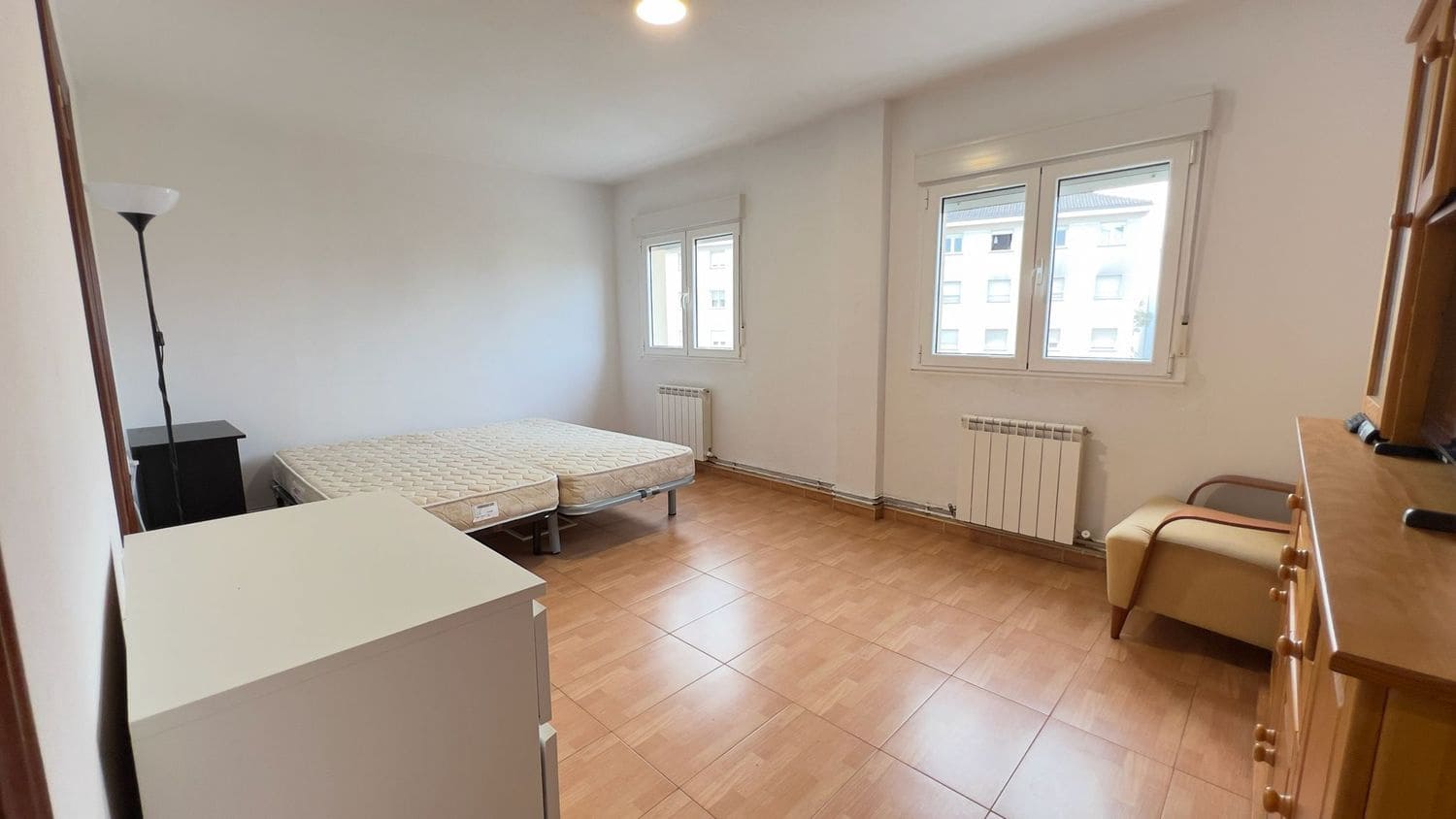 4 bedroom Apartment for sale in Aviles with garage - € 95,000 (Ref: 9419149)