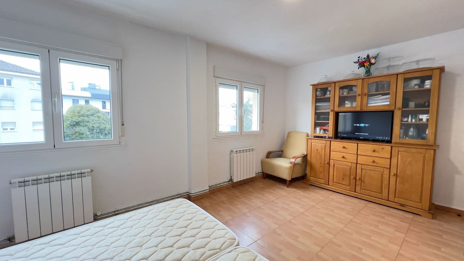 4 bedroom Apartment for sale in Aviles with garage - € 95,000 (Ref: 9419149)