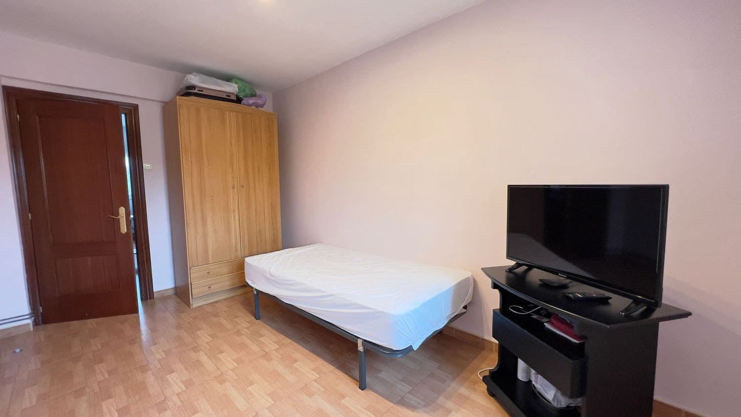 4 bedroom Apartment for sale in Aviles with garage - € 95,000 (Ref: 9419149)