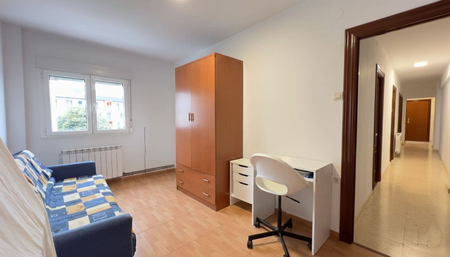 4 bedroom Apartment for sale in Aviles with garage - € 95,000 (Ref: 9419149)