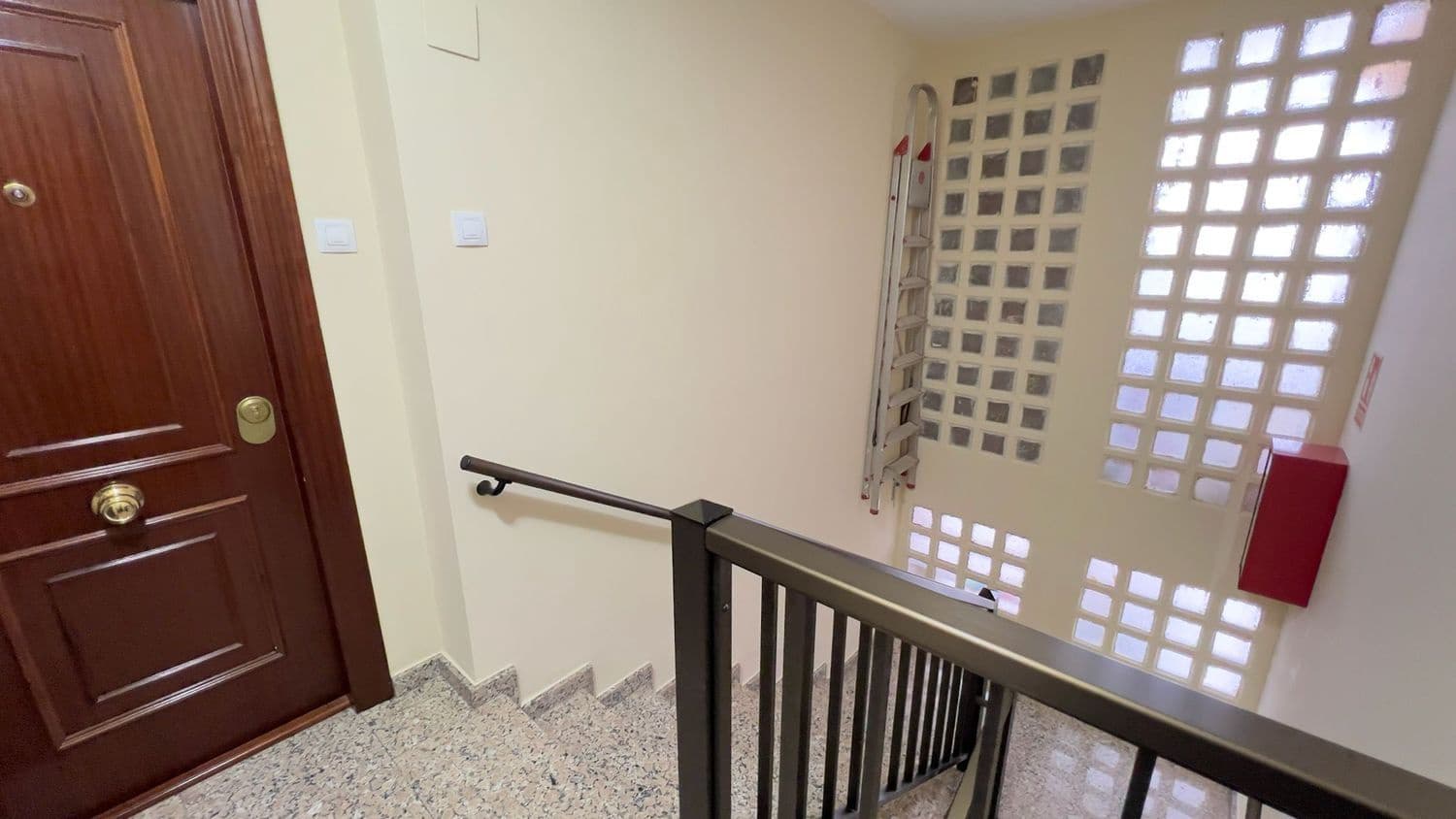 4 bedroom Apartment for sale in Aviles with garage - € 95,000 (Ref: 9419149)