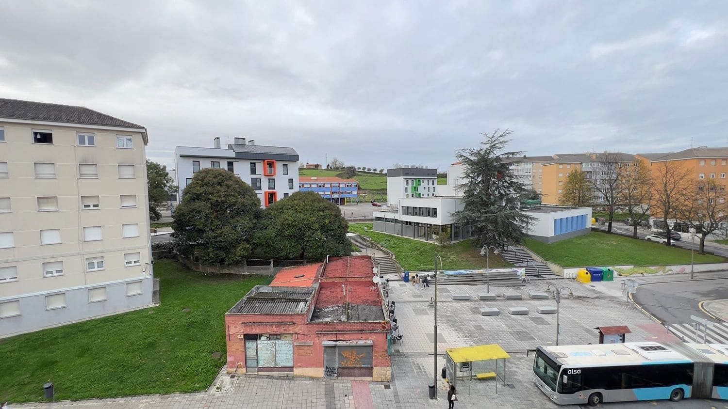 4 bedroom Apartment for sale in Aviles with garage - € 95,000 (Ref: 9419149)