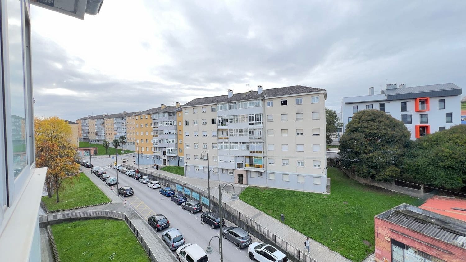 4 bedroom Apartment for sale in Aviles with garage - € 95,000 (Ref: 9419149)