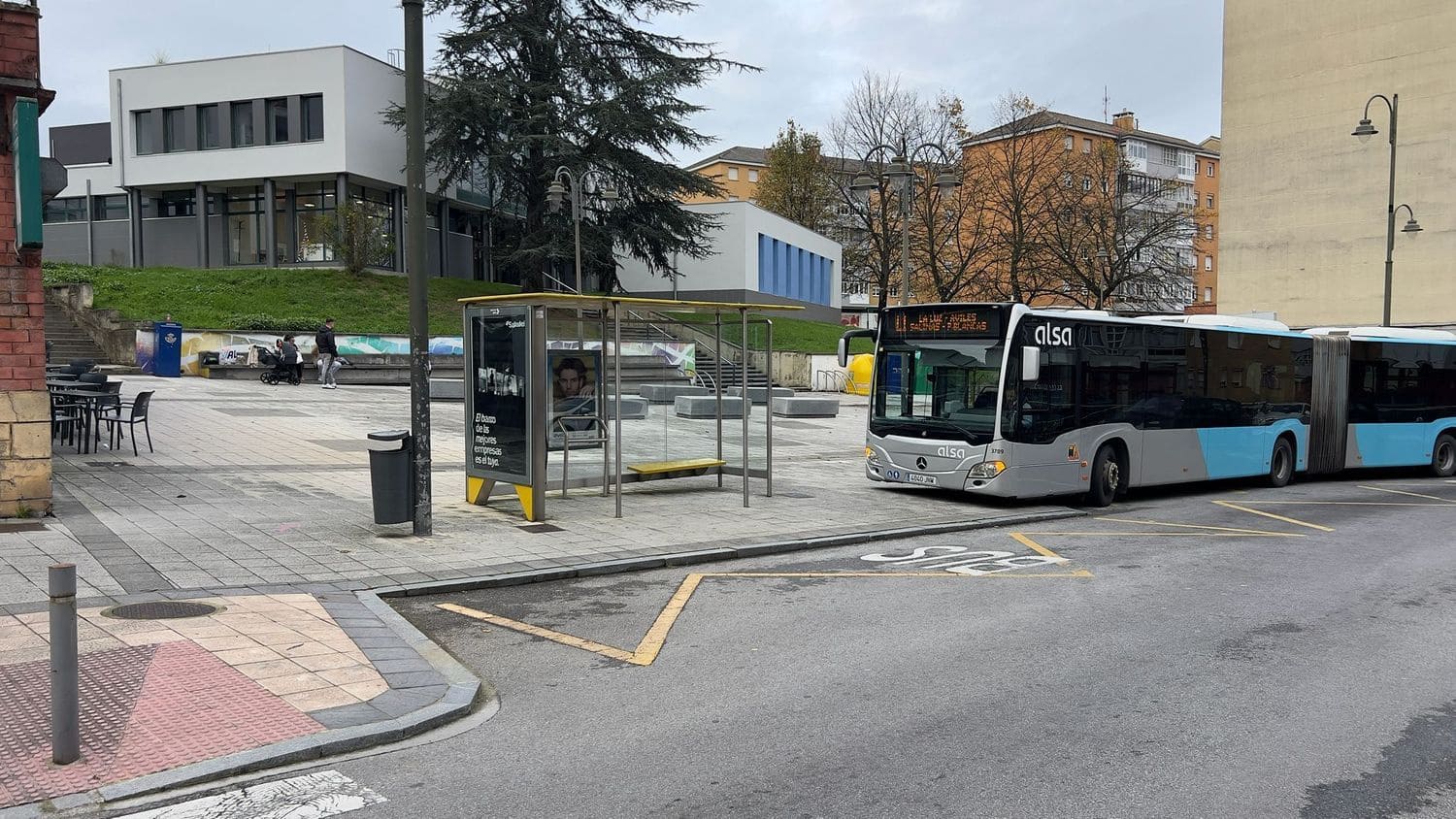 4 bedroom Apartment for sale in Aviles with garage - € 95,000 (Ref: 9419149)