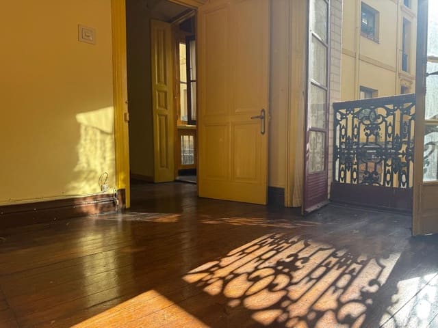 5 soveværelse Lejlighed til salg i Centro Urbano, Gijón med garage - € 329.000 (Ref: 9421920)