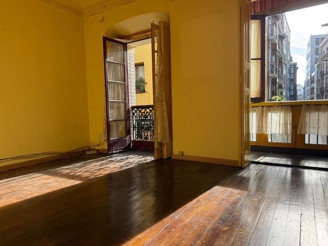 5 soveværelse Lejlighed til salg i Centro Urbano, Gijón med garage - € 329.000 (Ref: 9421920)