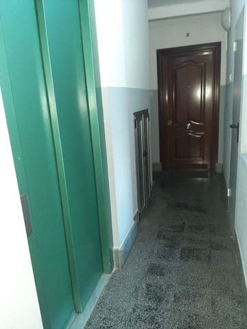 2 soveværelse Lejlighed til salg i Centro Urbano, Oviedo med garage - € 80.000 (Ref: 9429503)