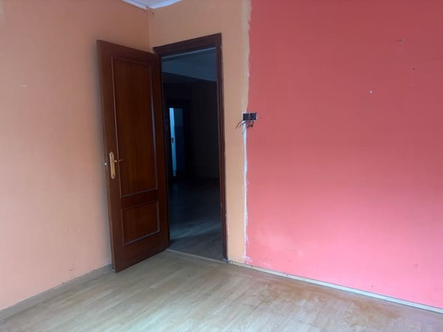 2 soveværelse Lejlighed til salg i Centro Urbano, Oviedo med garage - € 80.000 (Ref: 9429503)