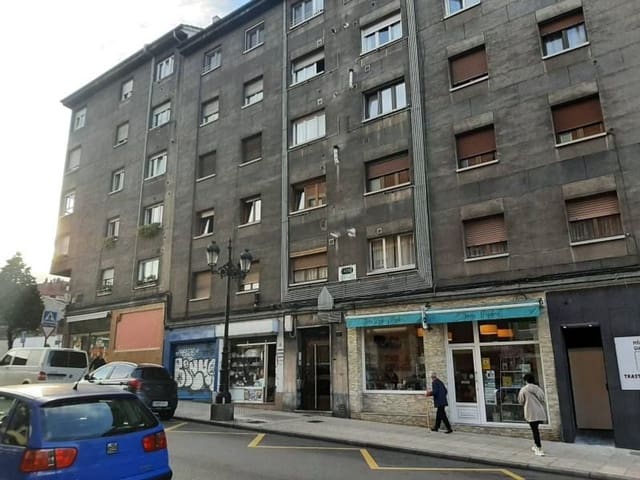 2 soveværelse Lejlighed til salg i Centro Urbano, Oviedo med garage - € 80.000 (Ref: 9429503)