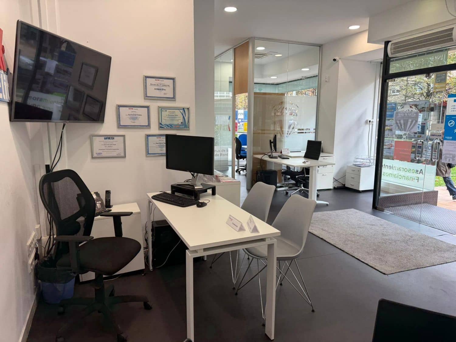 Local Comercial en Gijón en alquiler - 2.260 € (Ref: 9432900)