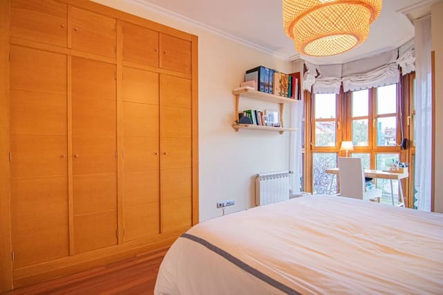 2 soveværelse Lejlighed til salg i Centro Urbano, Gijón med swimmingpool garage - € 335.000 (Ref: 9432901)