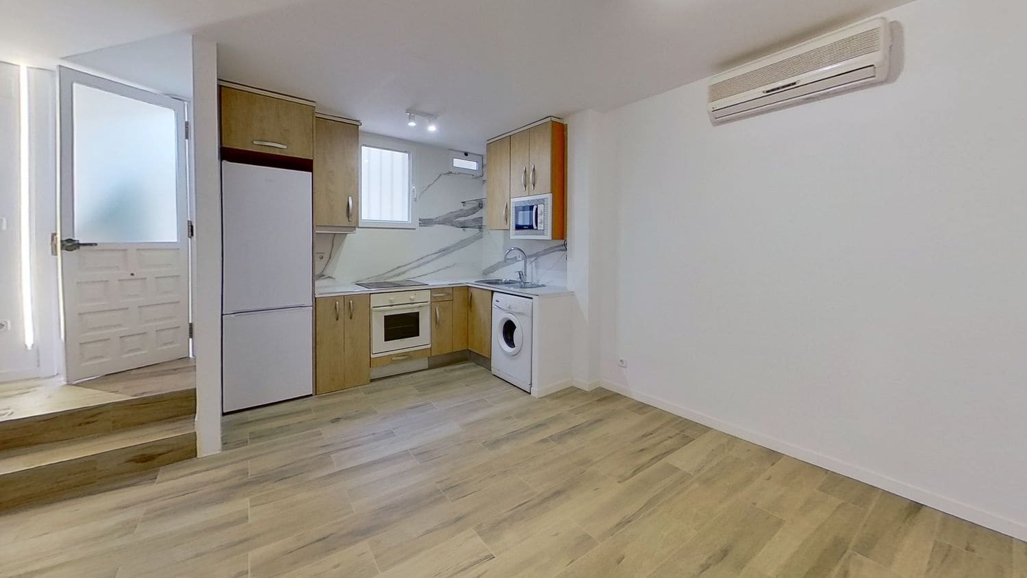 1 soverom Hus til leie i Madrid by med garasje - € 1 400 (Ref: 9436802)