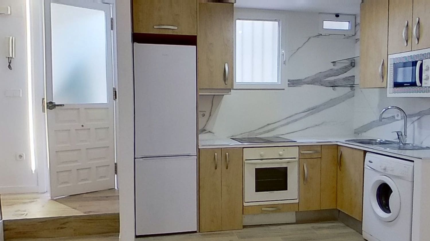 1 soverom Hus til leie i Madrid by med garasje - € 1 400 (Ref: 9436802)