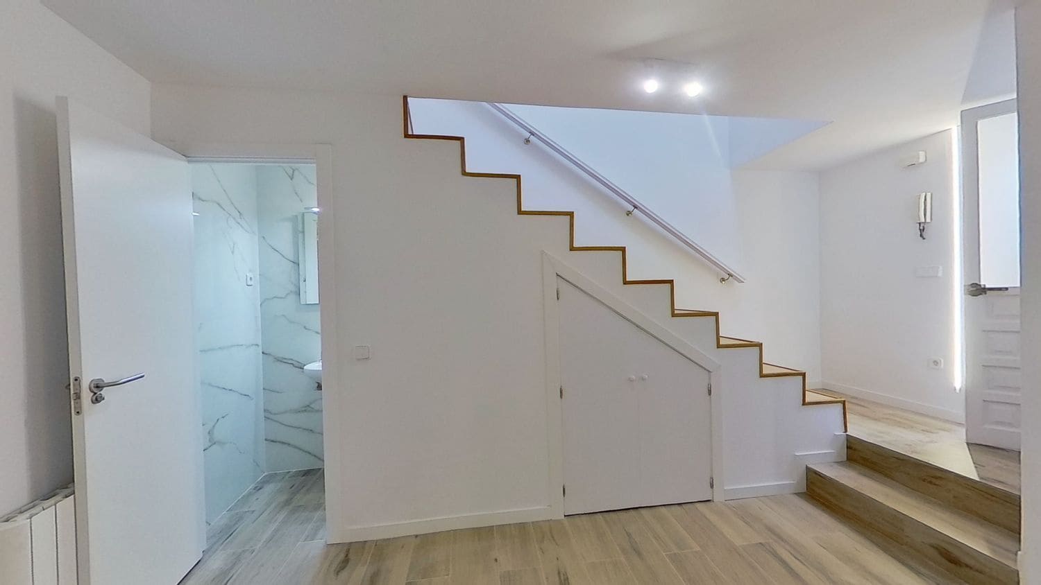 1 soverom Hus til leie i Madrid by med garasje - € 1 400 (Ref: 9436802)