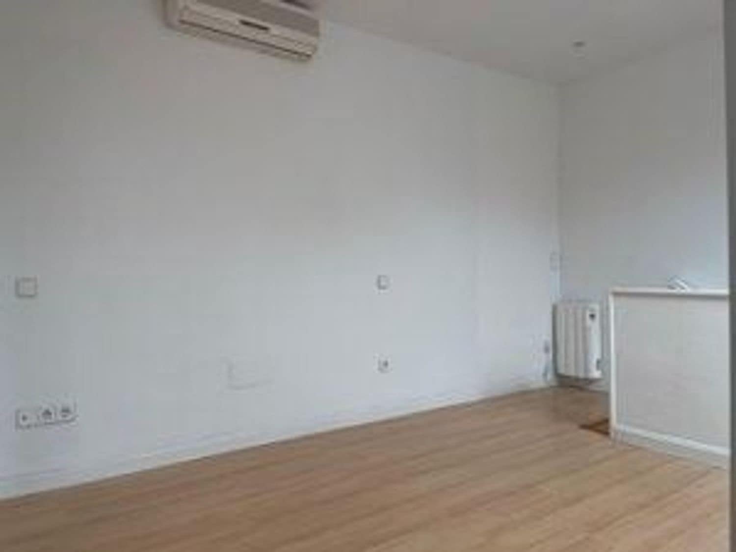 1 soverom Hus til leie i Madrid by med garasje - € 1 400 (Ref: 9436802)