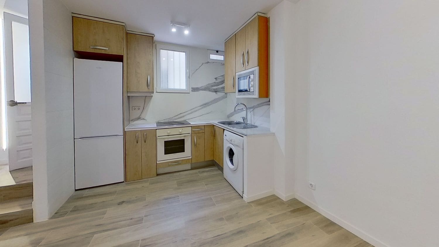 1 soverom Hus til leie i Madrid by med garasje - € 1 400 (Ref: 9436802)