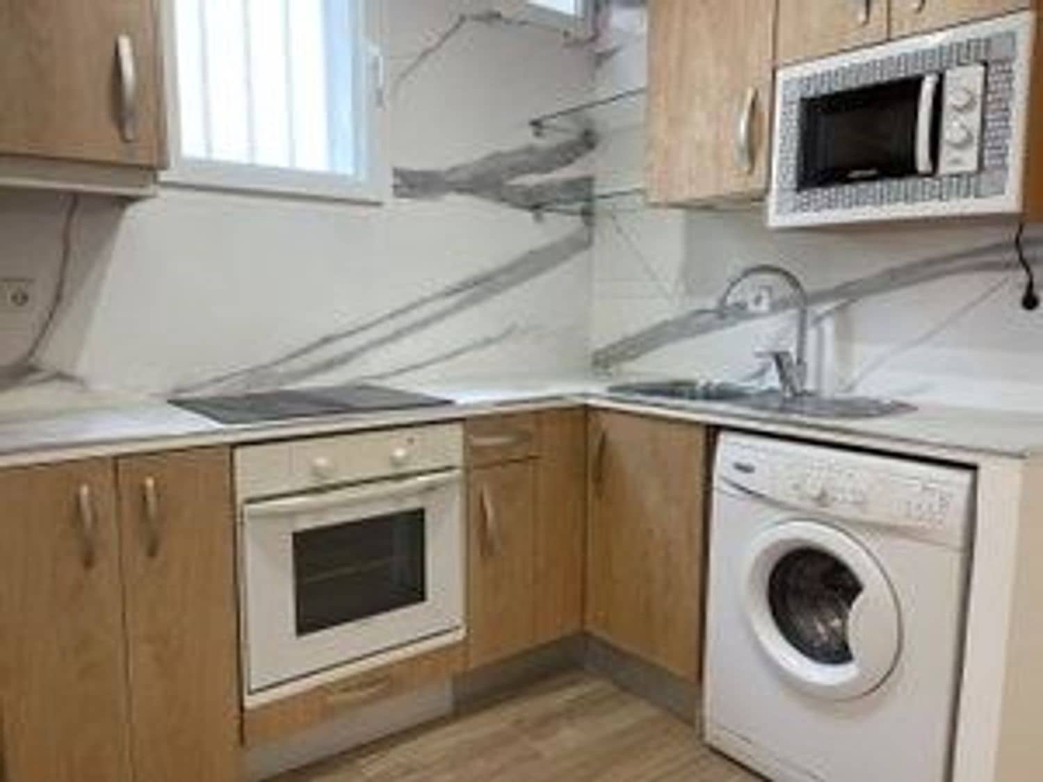 1 soverom Hus til leie i Madrid by med garasje - € 1 400 (Ref: 9436802)