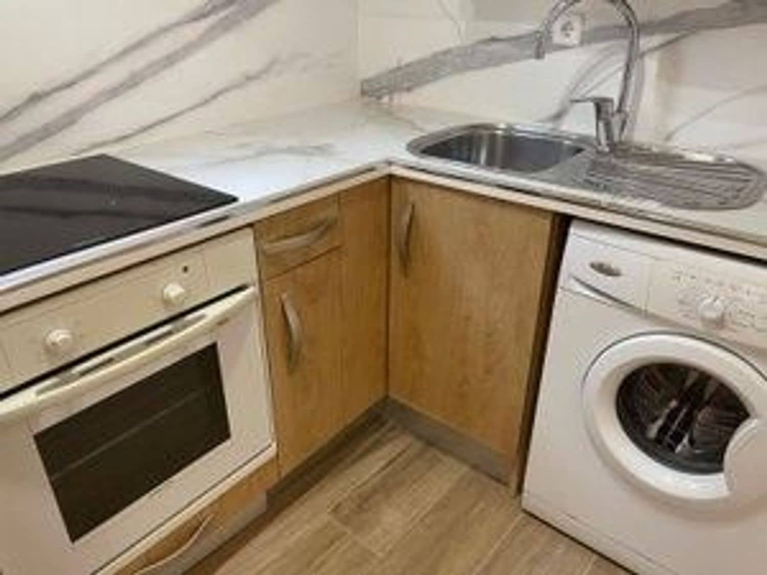 1 soverom Hus til leie i Madrid by med garasje - € 1 400 (Ref: 9436802)