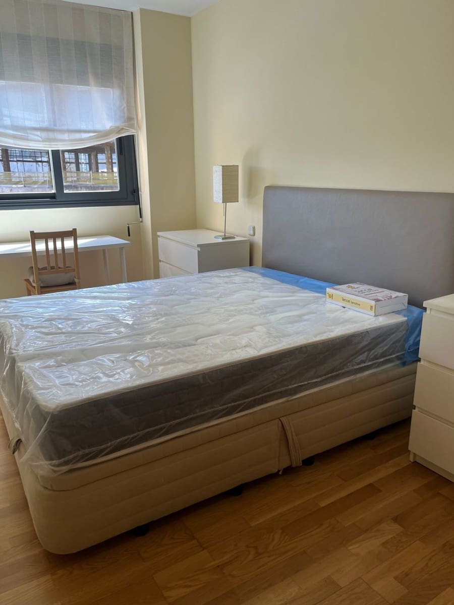 1 quarto Apartamento para arrendar em Madrid cidade com piscina garagem - 1 300 € (Ref: 9436803)