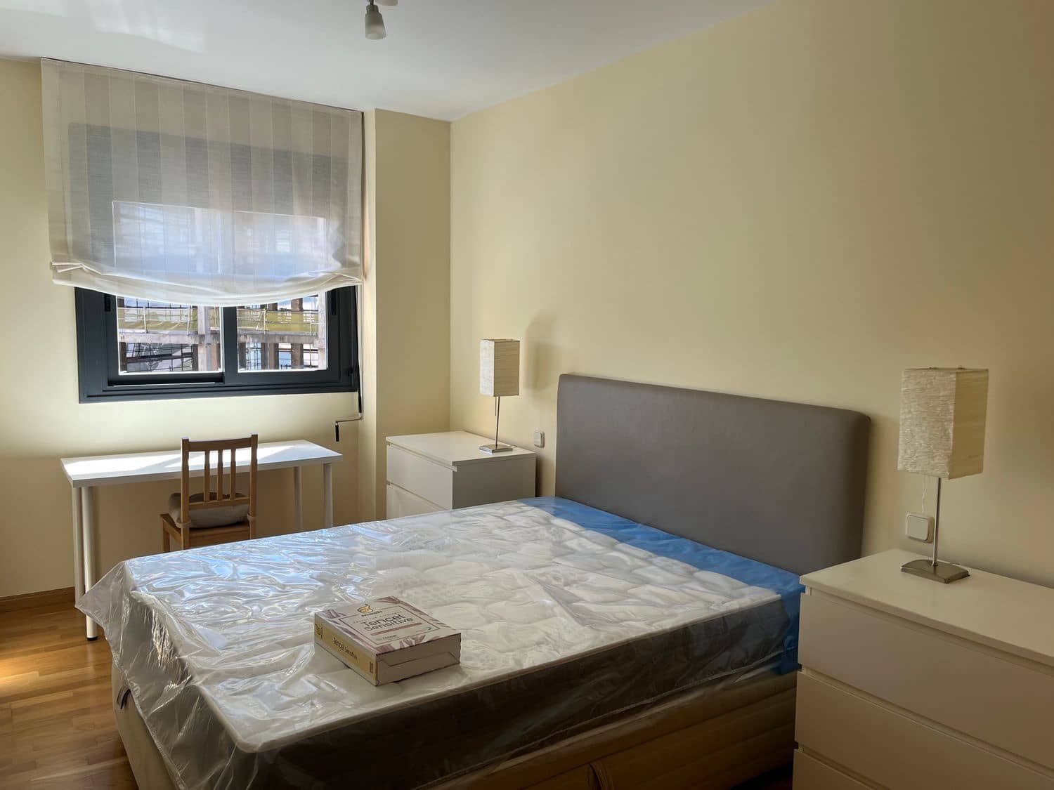 1 quarto Apartamento para arrendar em Madrid cidade com piscina garagem - 1 300 € (Ref: 9436803)