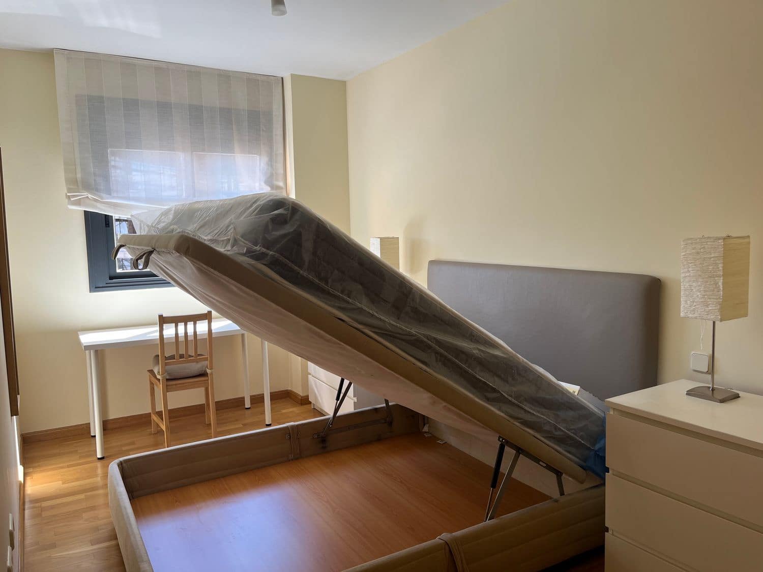 1 quarto Apartamento para arrendar em Madrid cidade com piscina garagem - 1 300 € (Ref: 9436803)