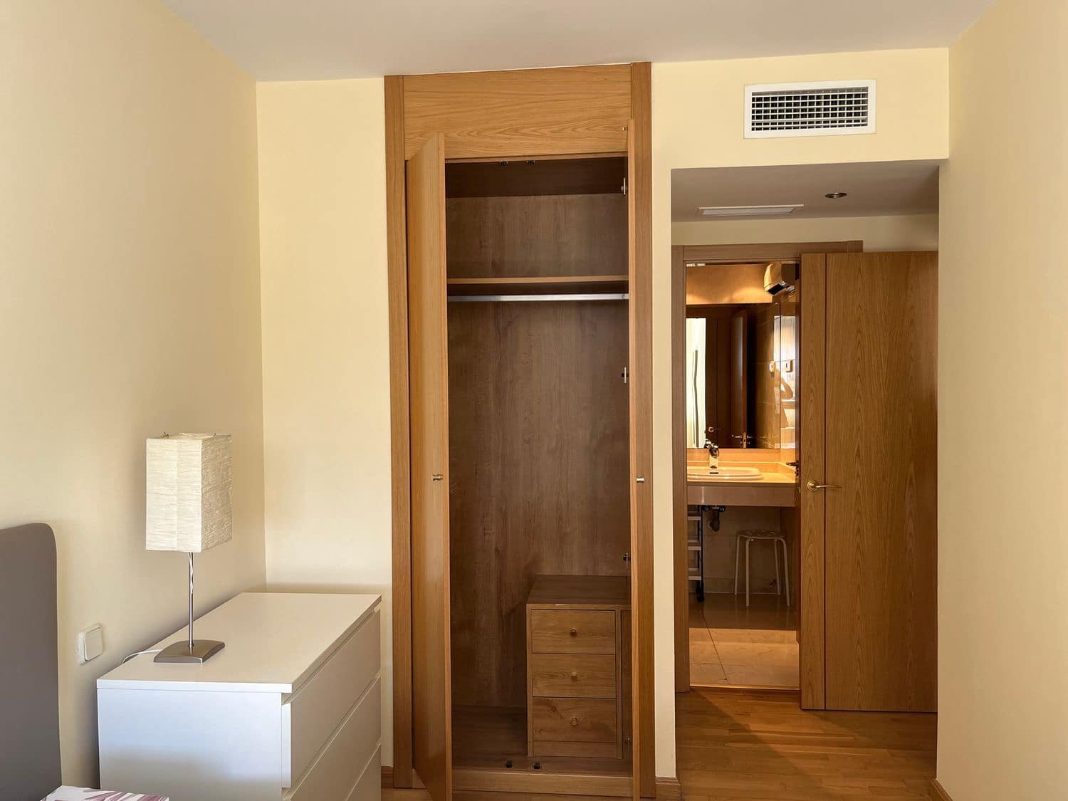 1 quarto Apartamento para arrendar em Madrid cidade com piscina garagem - 1 300 € (Ref: 9436803)