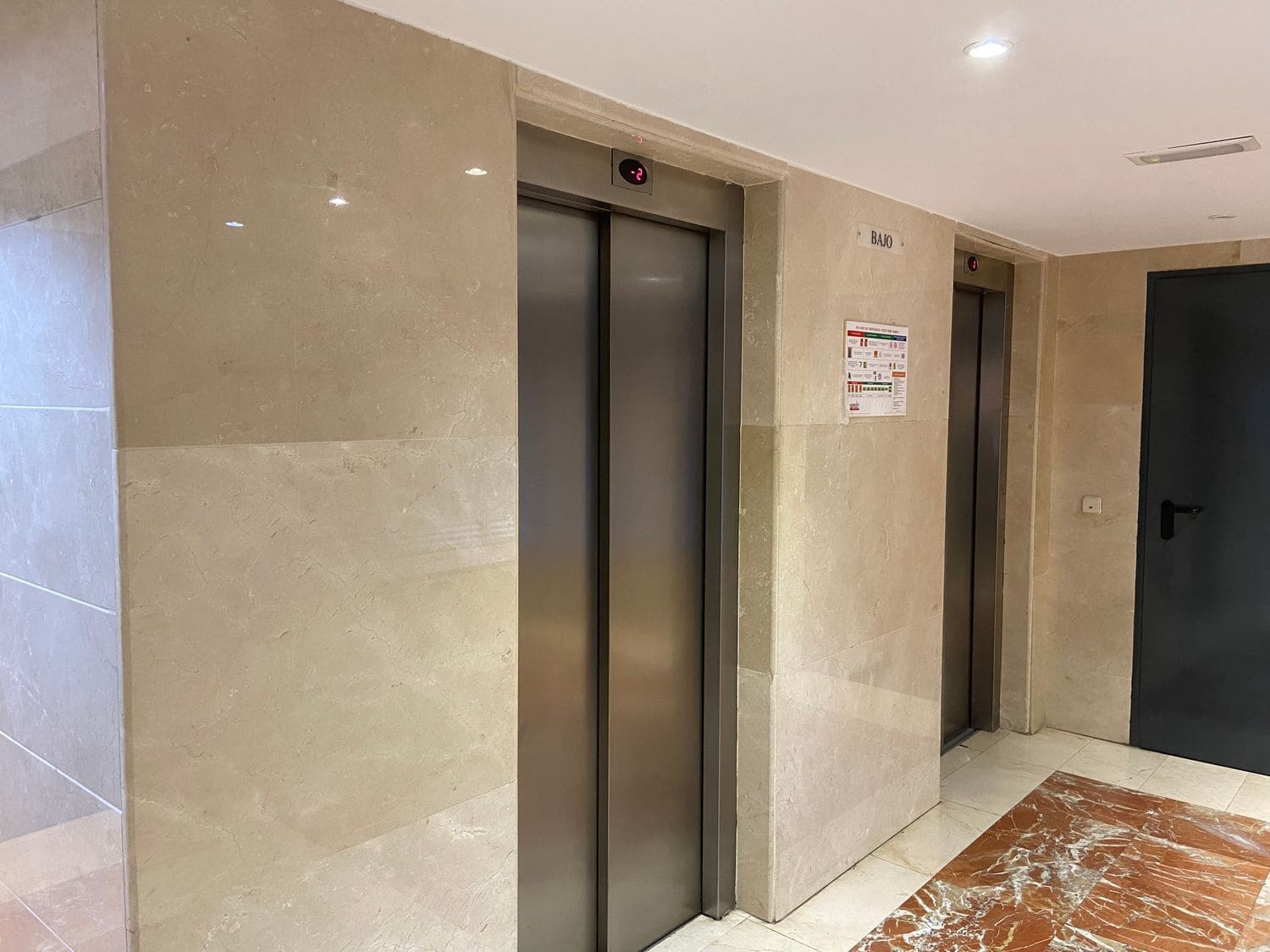 1 quarto Apartamento para arrendar em Madrid cidade com piscina garagem - 1 300 € (Ref: 9436803)