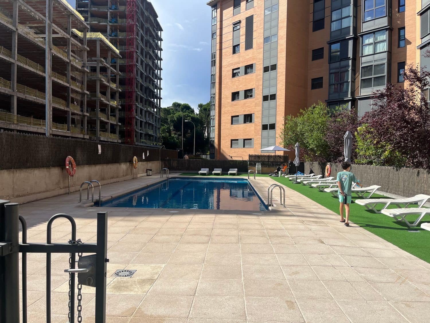 1 quarto Apartamento para arrendar em Madrid cidade com piscina garagem - 1 300 € (Ref: 9436803)