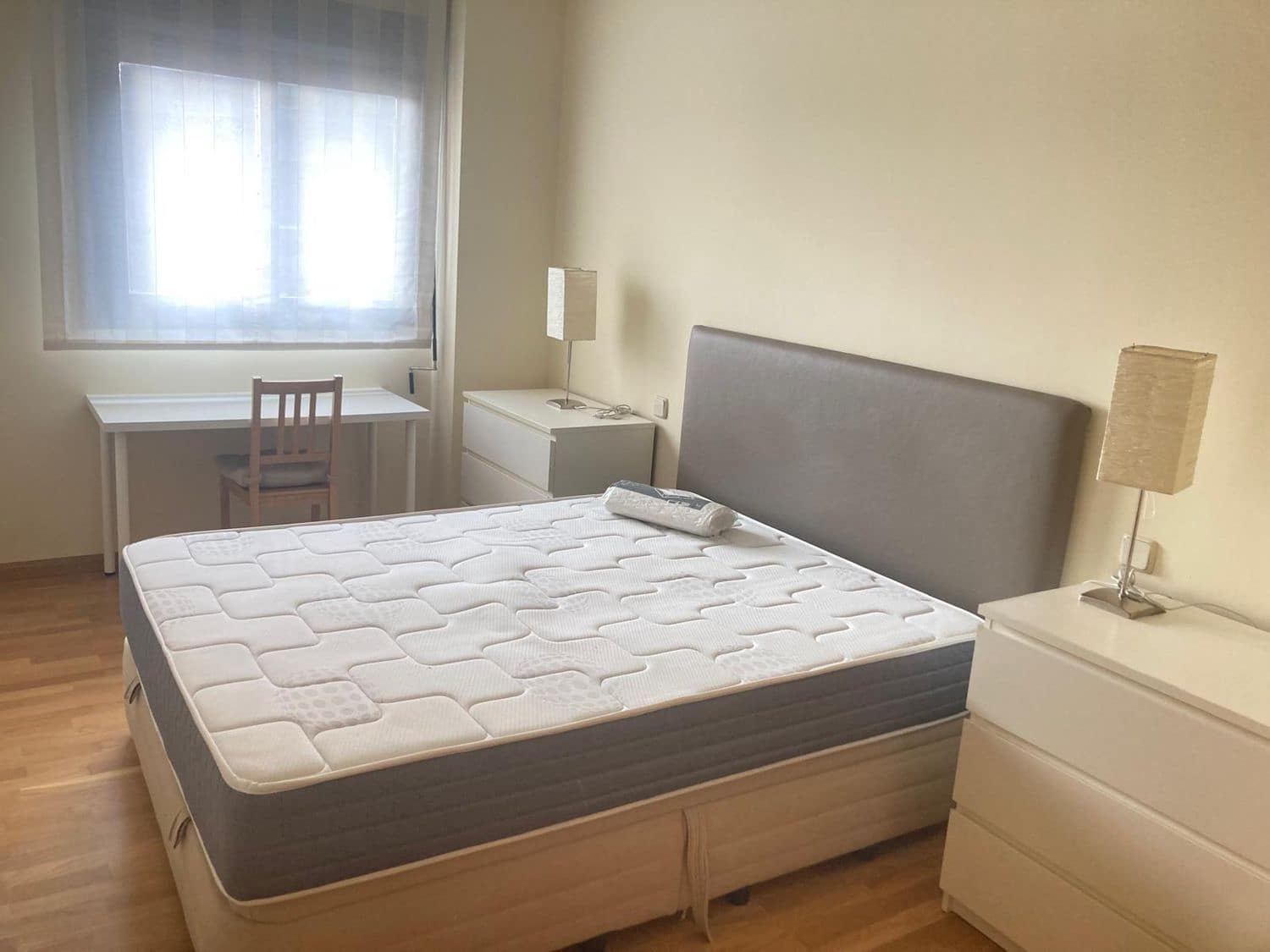 1 quarto Apartamento para arrendar em Madrid cidade com piscina garagem - 1 300 € (Ref: 9436803)