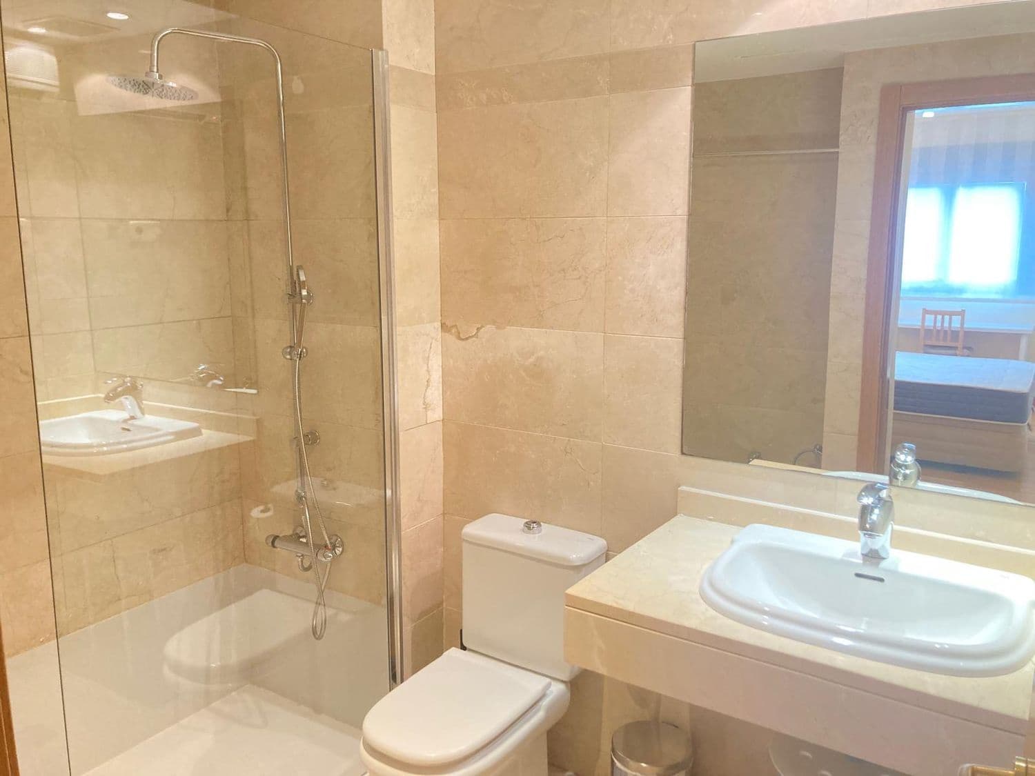 1 quarto Apartamento para arrendar em Madrid cidade com piscina garagem - 1 300 € (Ref: 9436803)