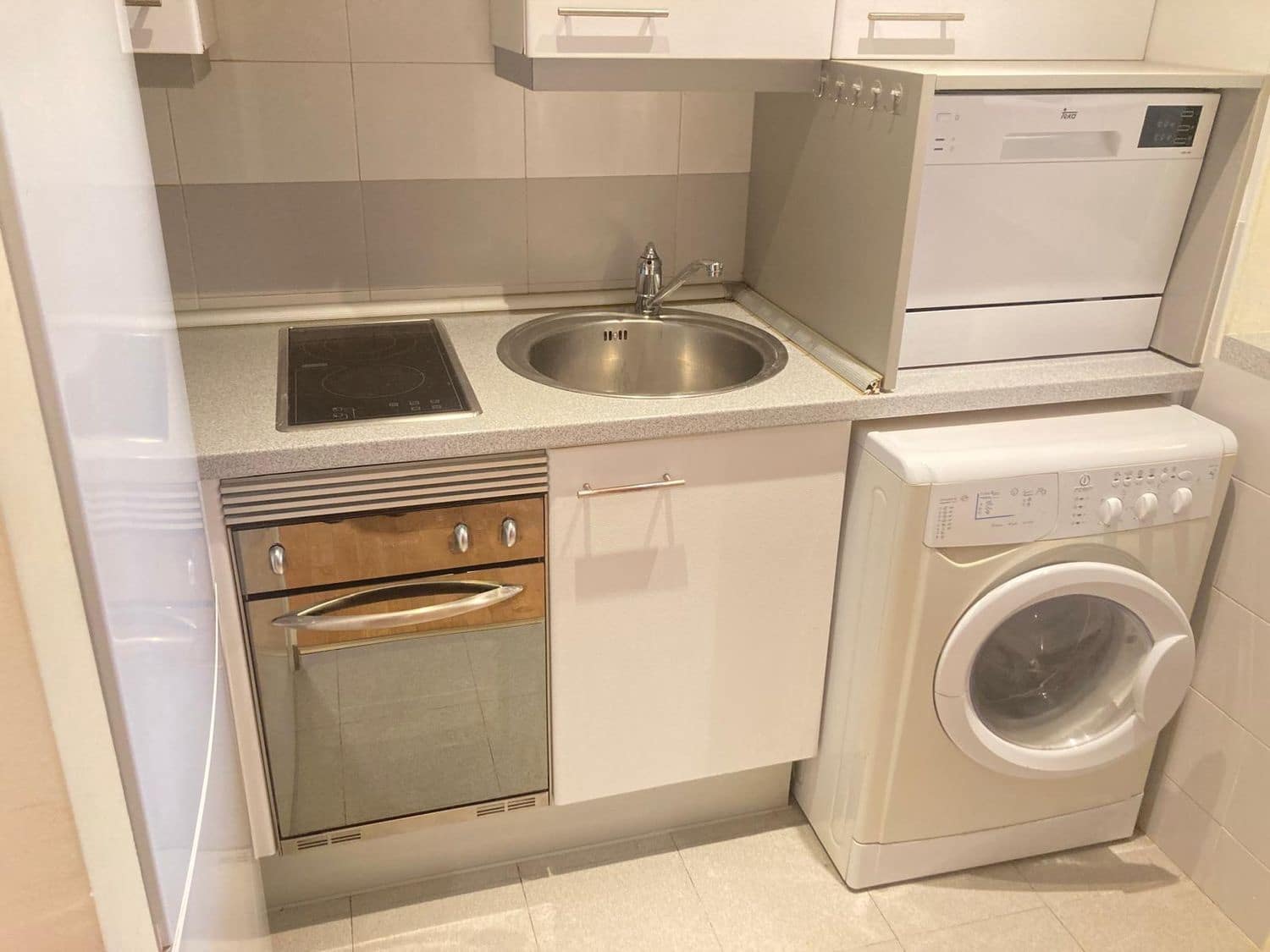 1 quarto Apartamento para arrendar em Madrid cidade com piscina garagem - 1 300 € (Ref: 9436803)