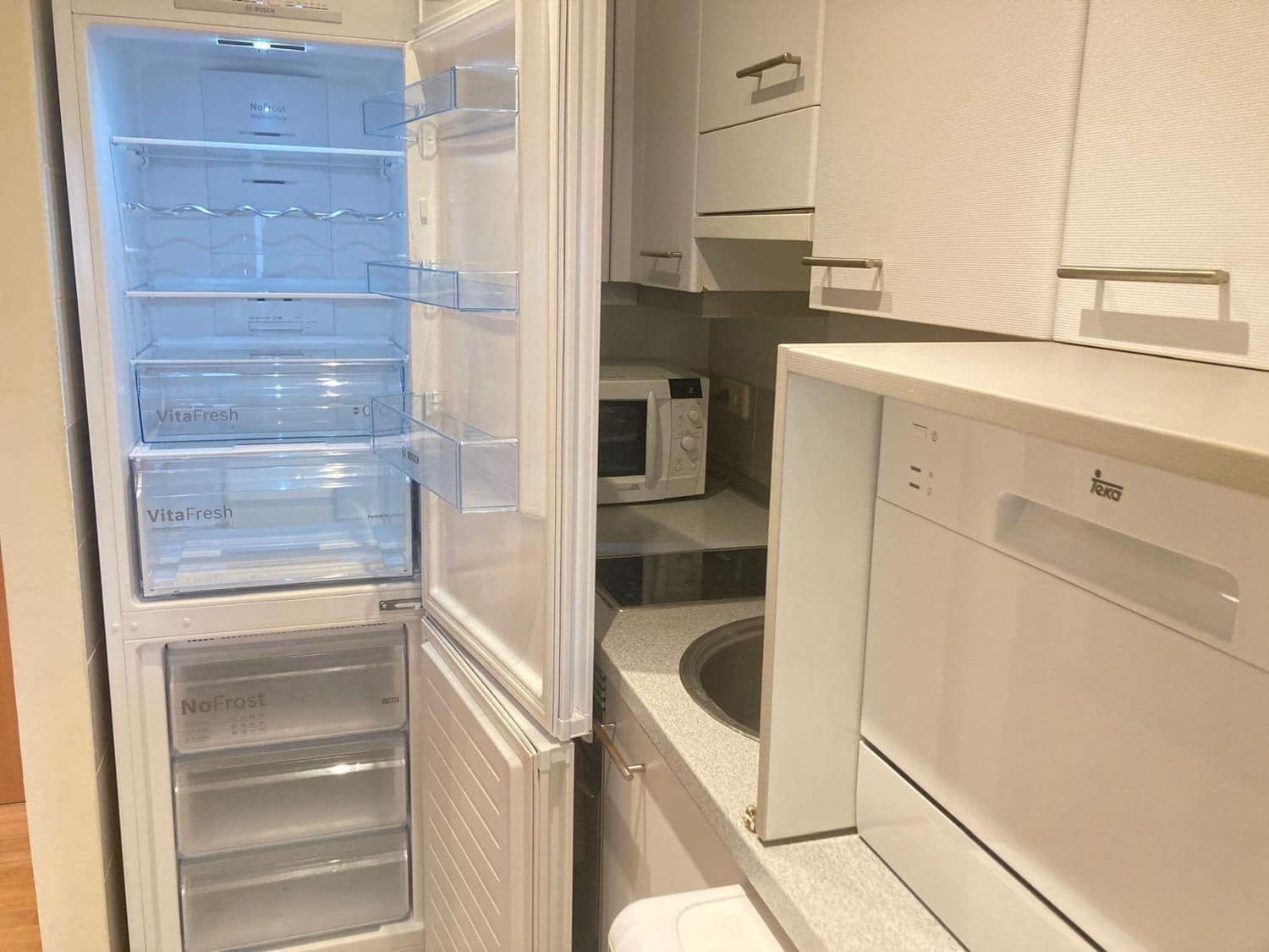 1 quarto Apartamento para arrendar em Madrid cidade com piscina garagem - 1 300 € (Ref: 9436803)