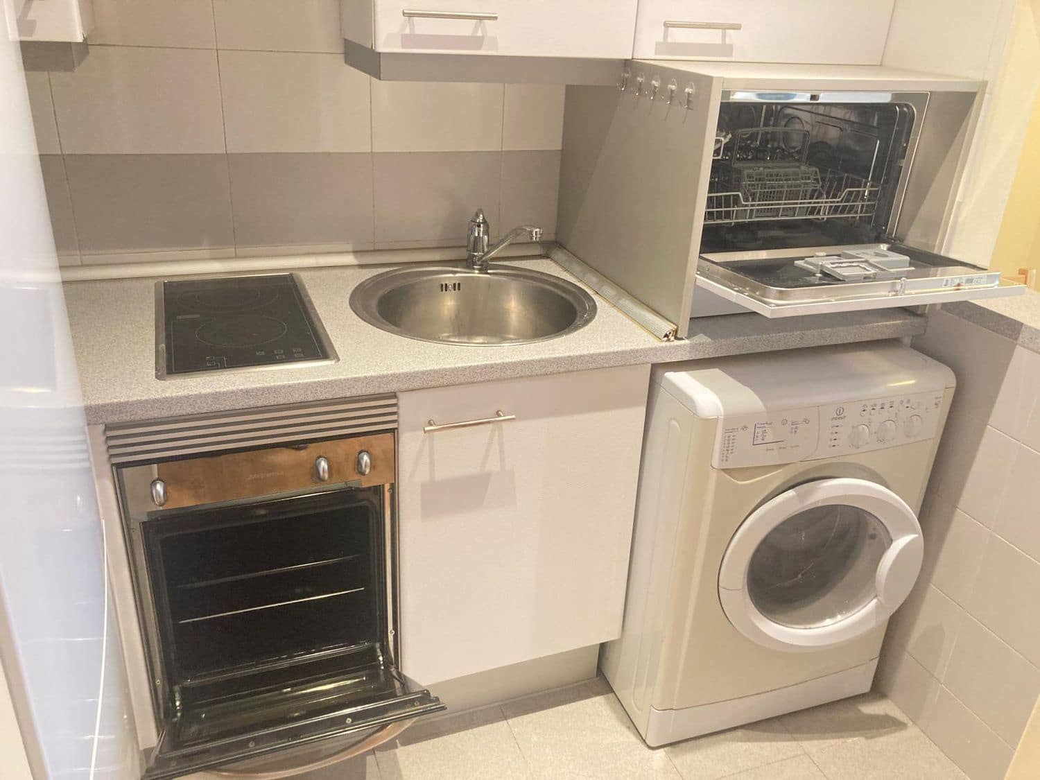 1 quarto Apartamento para arrendar em Madrid cidade com piscina garagem - 1 300 € (Ref: 9436803)