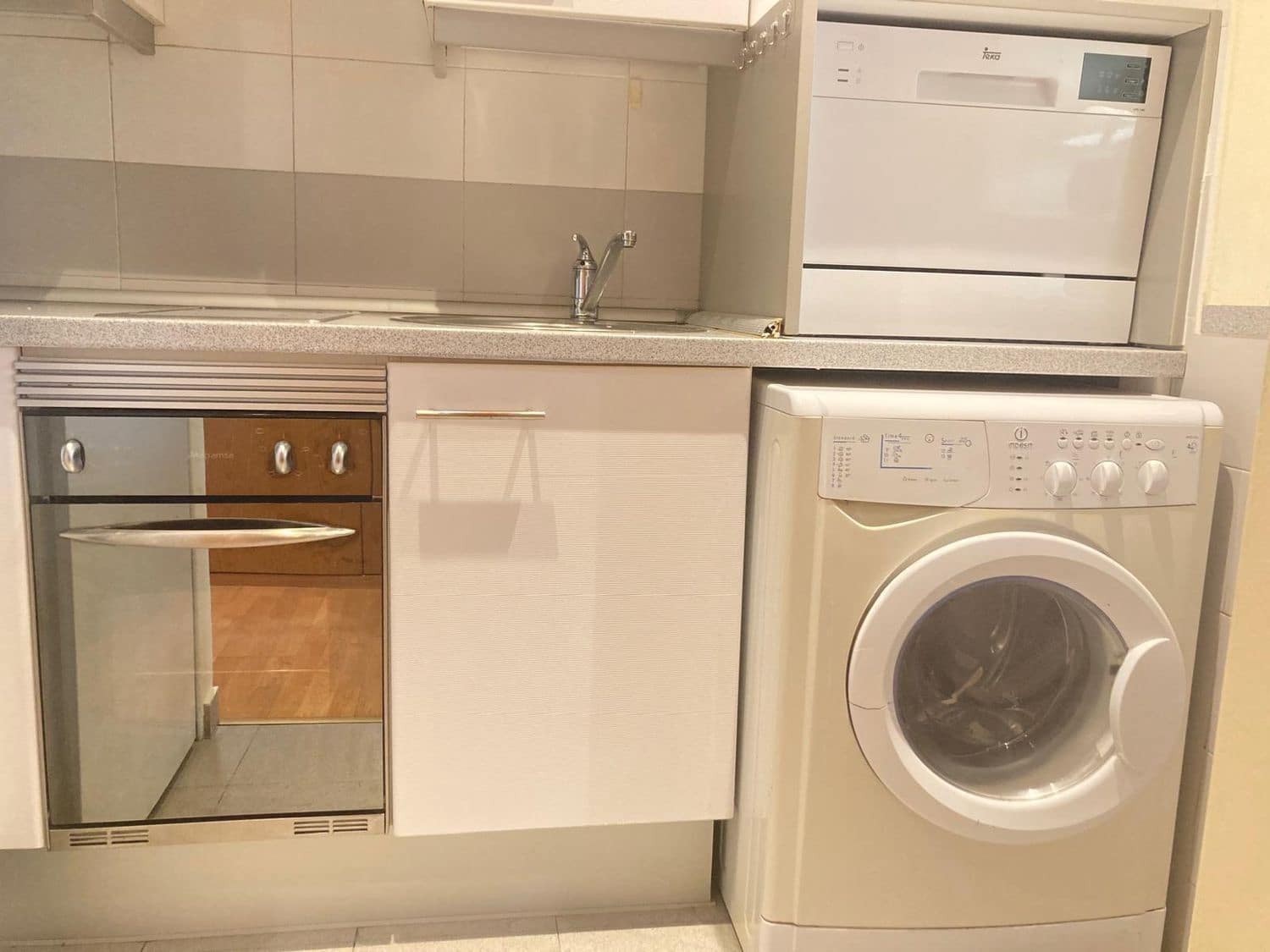 1 quarto Apartamento para arrendar em Madrid cidade com piscina garagem - 1 300 € (Ref: 9436803)