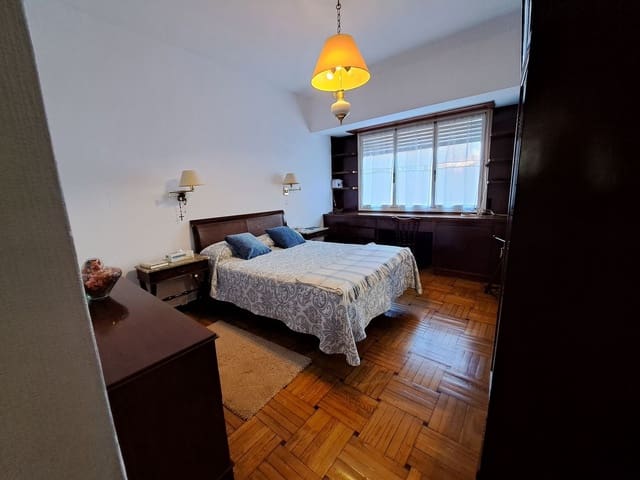 4 soveværelse Lejlighed til salg i Centro Urbano, Gijón med garage - € 450.000 (Ref: 9439521)