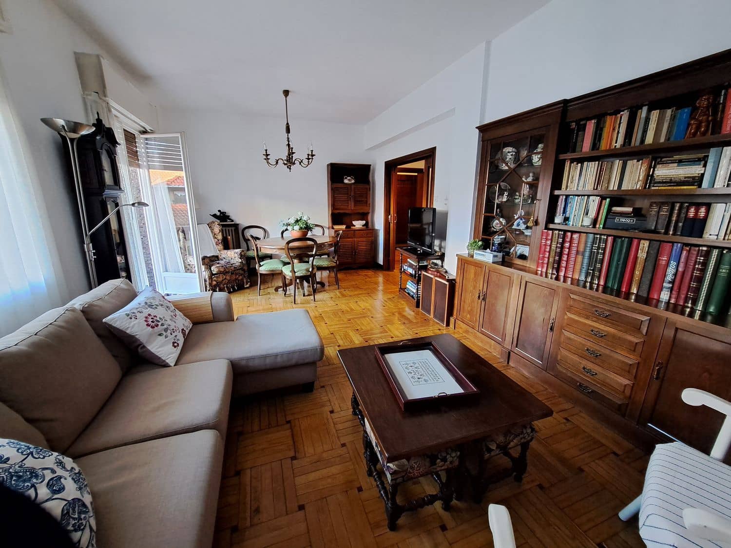 4 slaapkamer Appartement te koop in Gijon met garage - € 450.000 (Ref: 9439521)