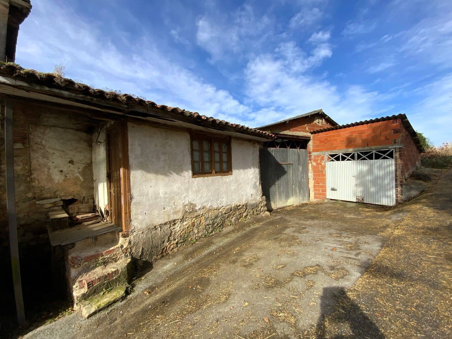 3 soveværelse Finca/Landehus til salg i Tineo med garage - € 240.000 (Ref: 9439526)