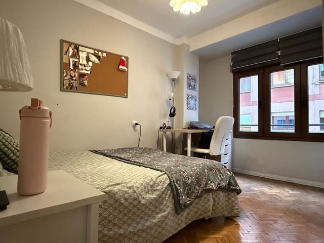 3 soverom Leilighet til salgs i Centro Urbano, Gijón med garasje - € 148 000 (Ref: 9441274)