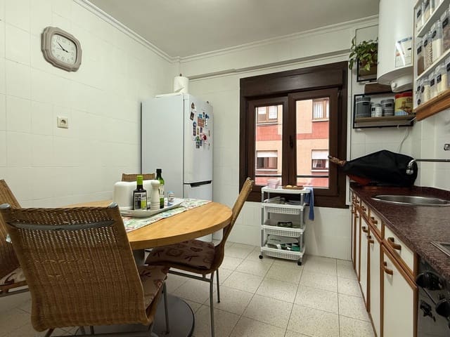 3 soverom Leilighet til salgs i Centro Urbano, Gijón med garasje - € 148 000 (Ref: 9441274)