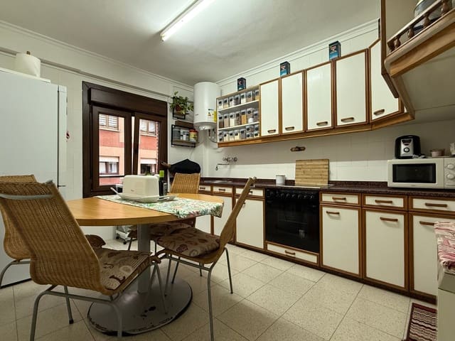 3 soverom Leilighet til salgs i Centro Urbano, Gijón med garasje - € 148 000 (Ref: 9441274)