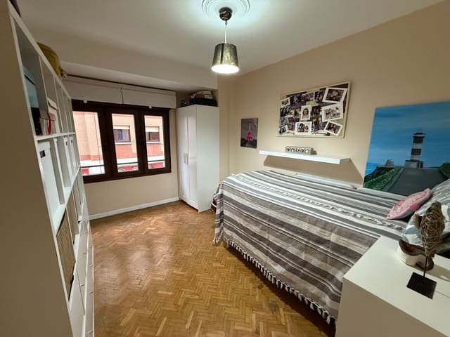 3 soverom Leilighet til salgs i Centro Urbano, Gijón med garasje - € 148 000 (Ref: 9441274)