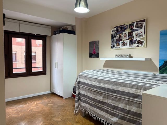 3 soverom Leilighet til salgs i Centro Urbano, Gijón med garasje - € 148 000 (Ref: 9441274)