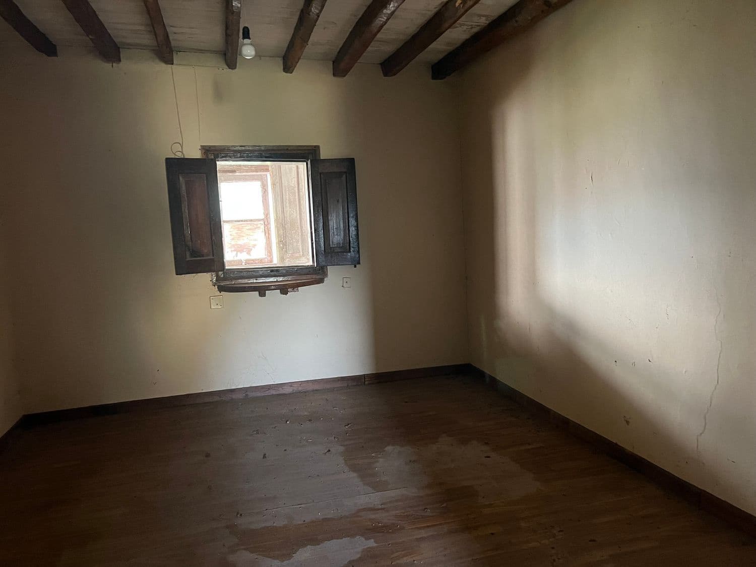 5 slaapkamer Finca/Landhuis te koop in Nava met garage - € 35.000 (Ref: 9441275)