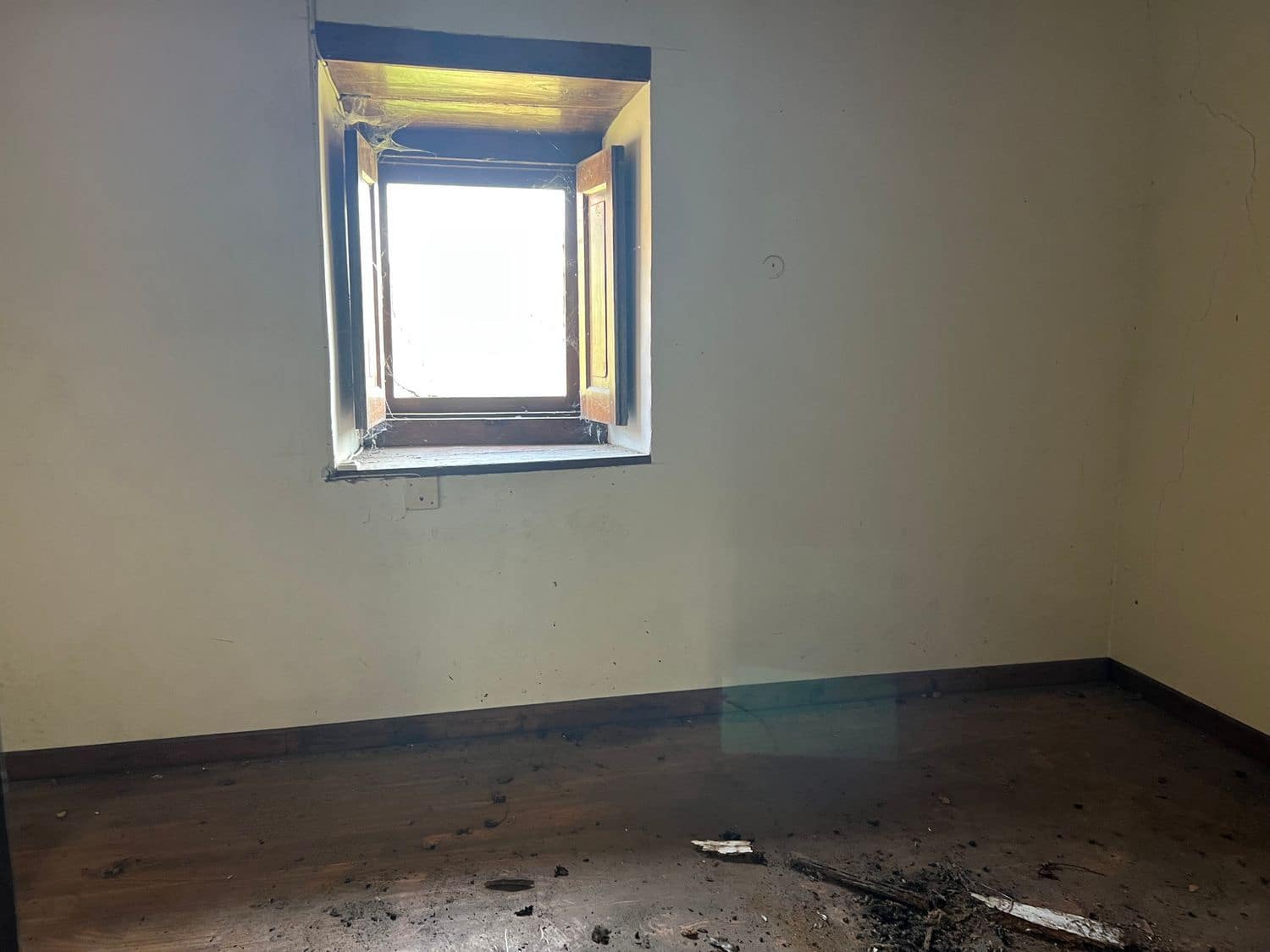 5 slaapkamer Finca/Landhuis te koop in Nava met garage - € 35.000 (Ref: 9441275)