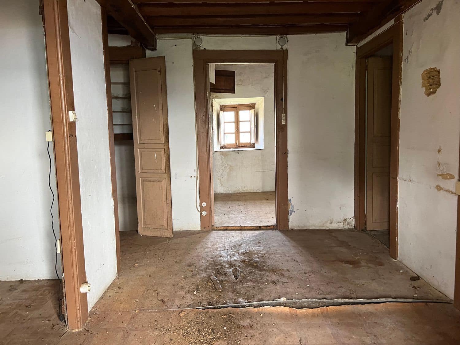 5 slaapkamer Finca/Landhuis te koop in Nava met garage - € 35.000 (Ref: 9441275)