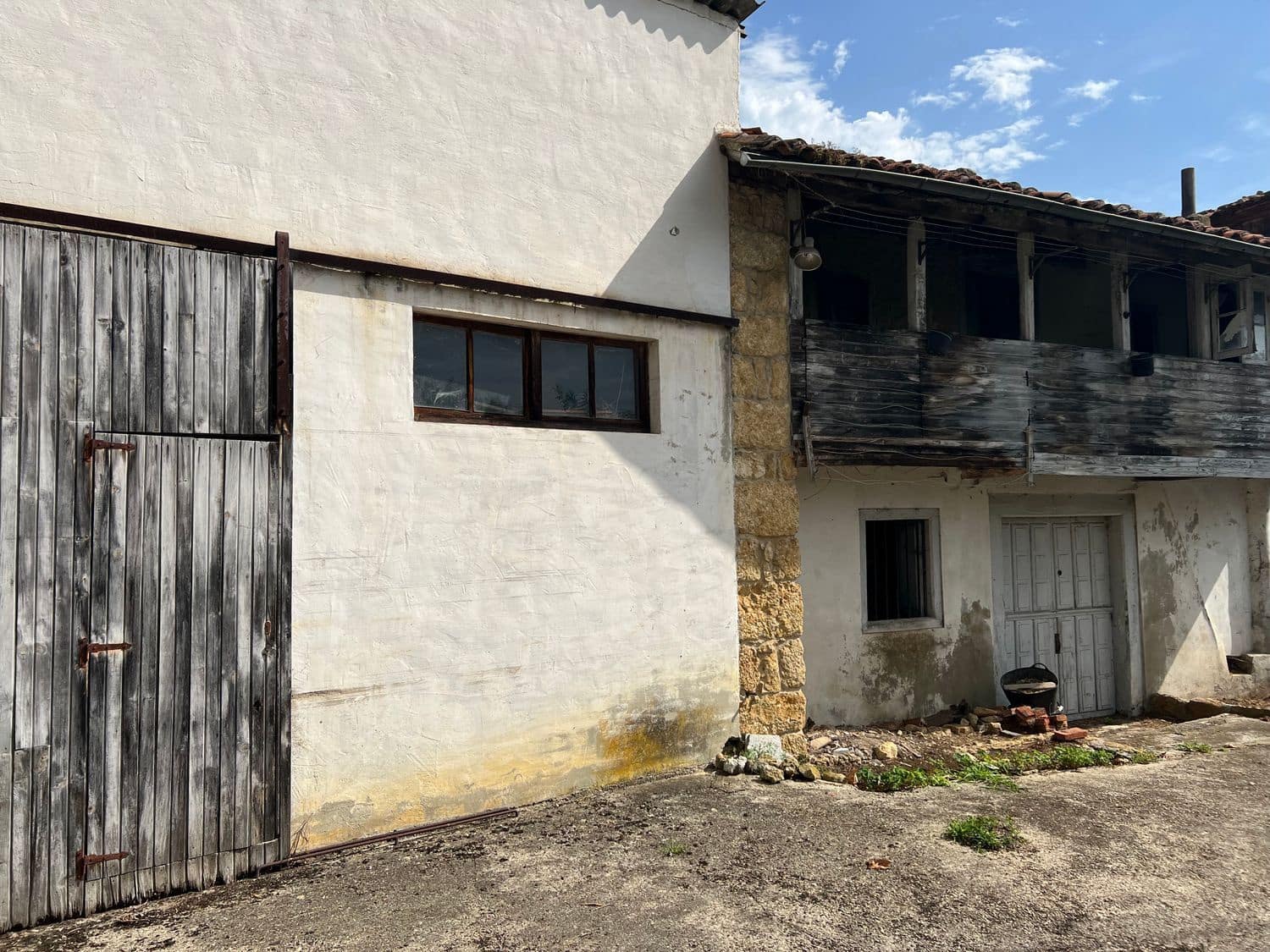 5 slaapkamer Finca/Landhuis te koop in Nava met garage - € 35.000 (Ref: 9441275)