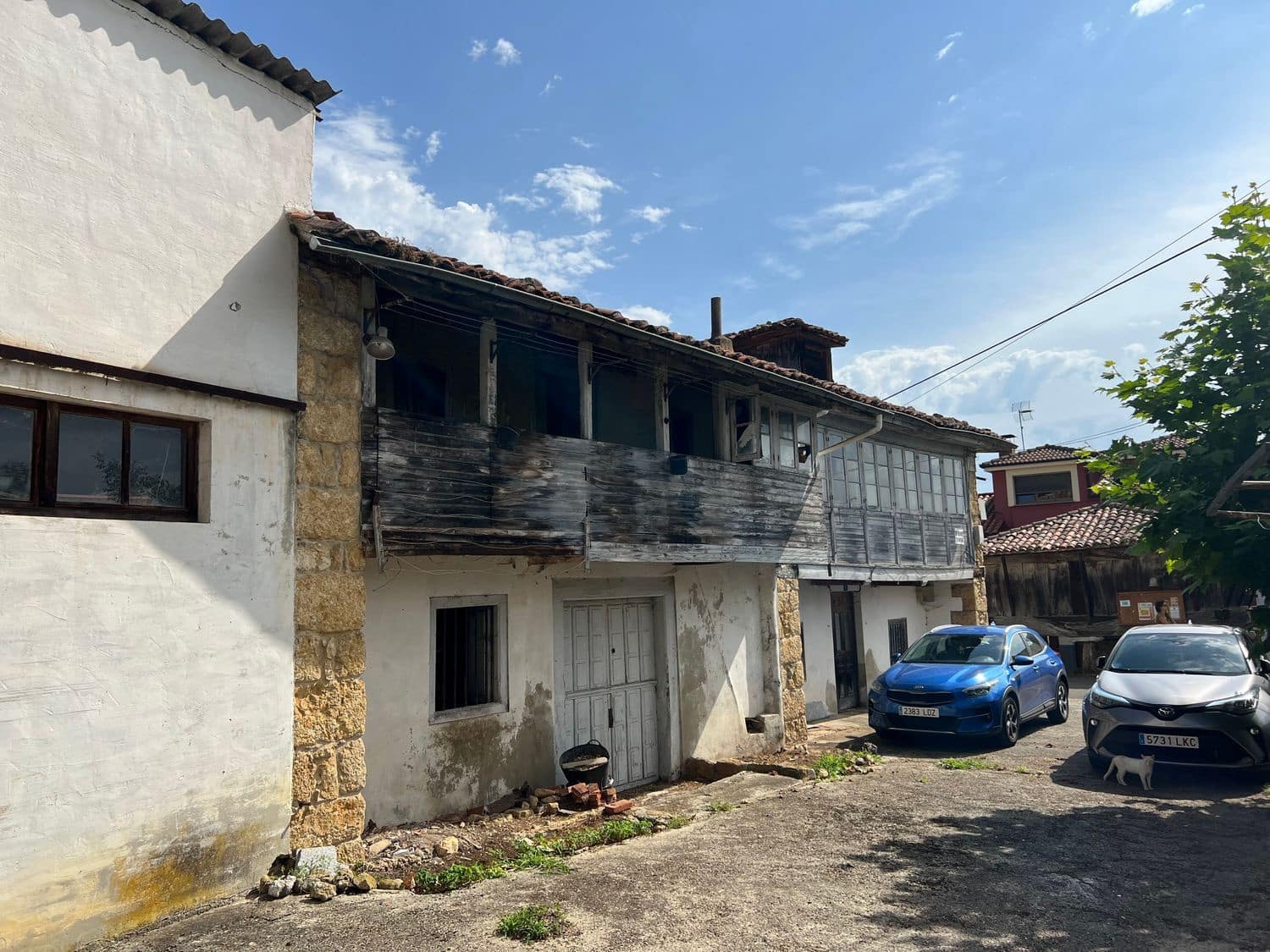 5 slaapkamer Finca/Landhuis te koop in Nava met garage - € 35.000 (Ref: 9441275)