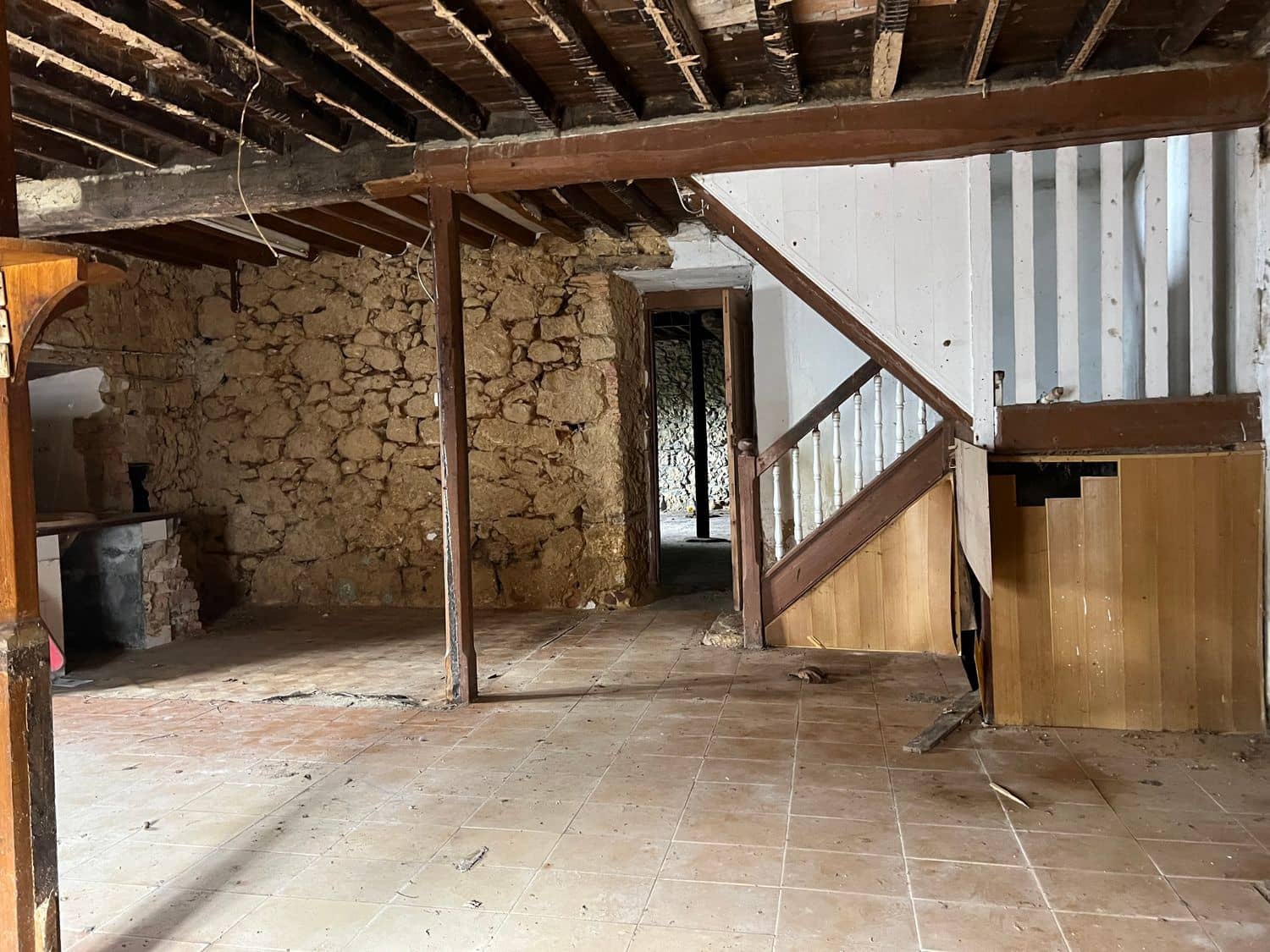 5 slaapkamer Finca/Landhuis te koop in Nava met garage - € 35.000 (Ref: 9441275)