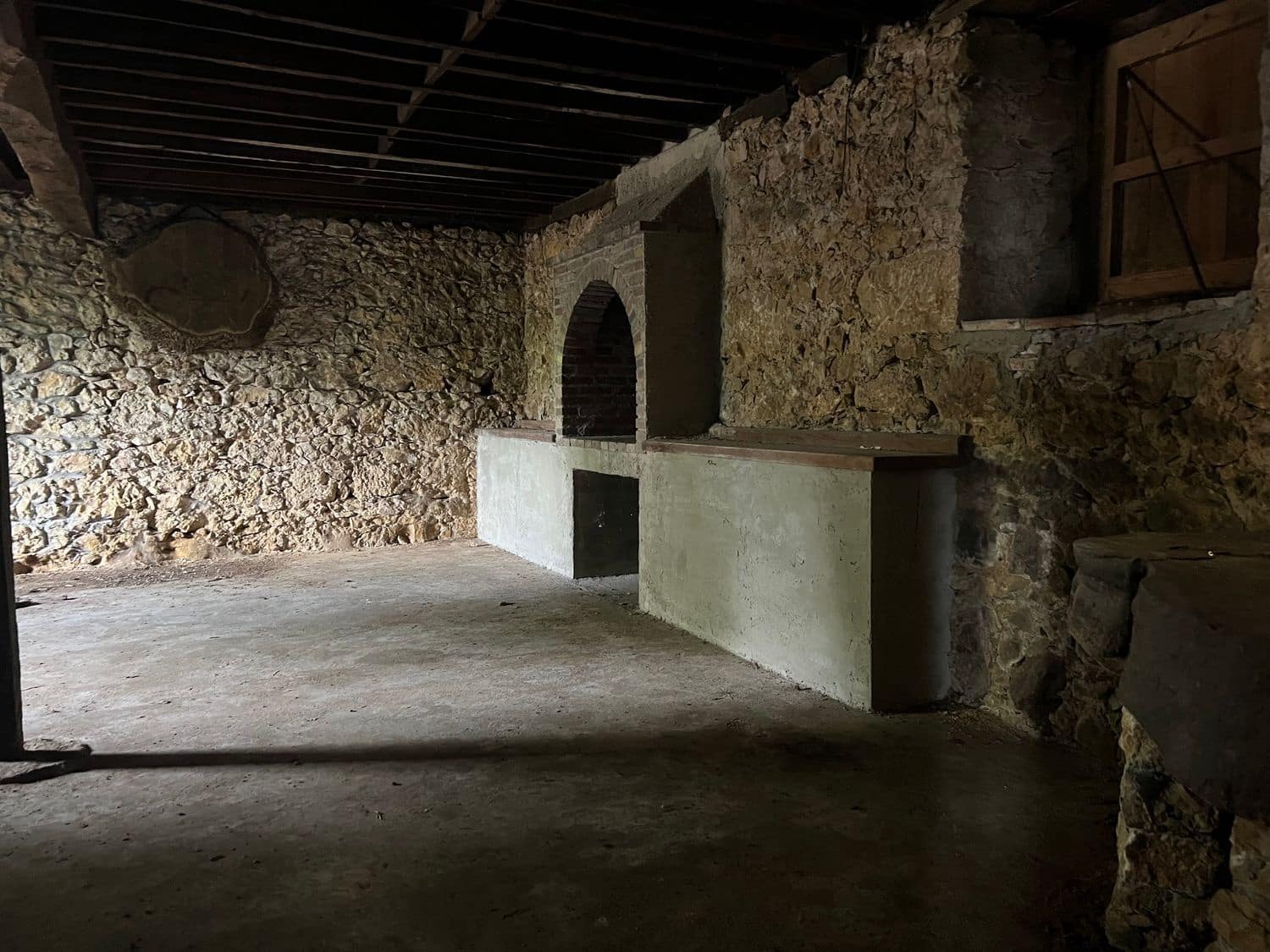 5 slaapkamer Finca/Landhuis te koop in Nava met garage - € 35.000 (Ref: 9441275)